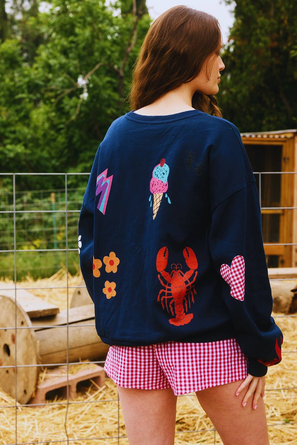 Somebody Loves You' Graphic Sweatshirts