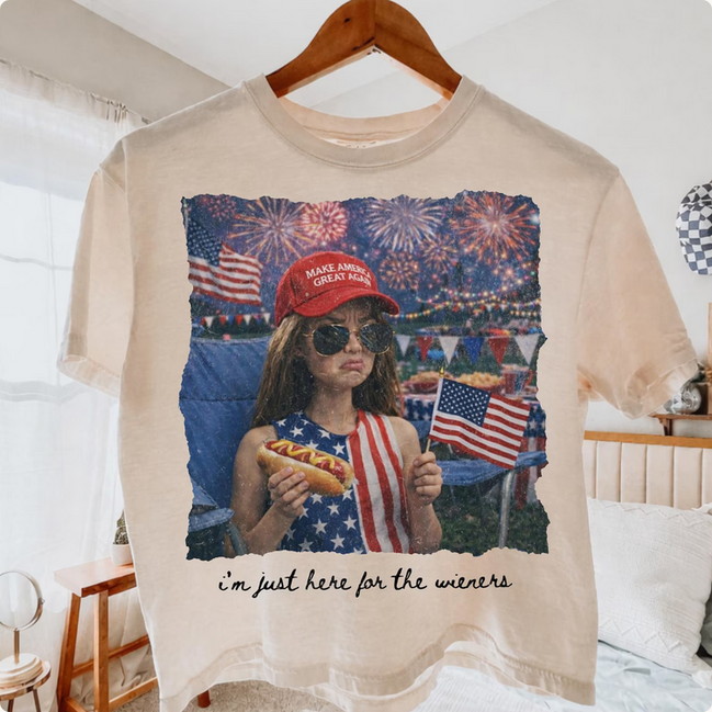 I'm Just Here For The Wieners Funny Graphic Tee
